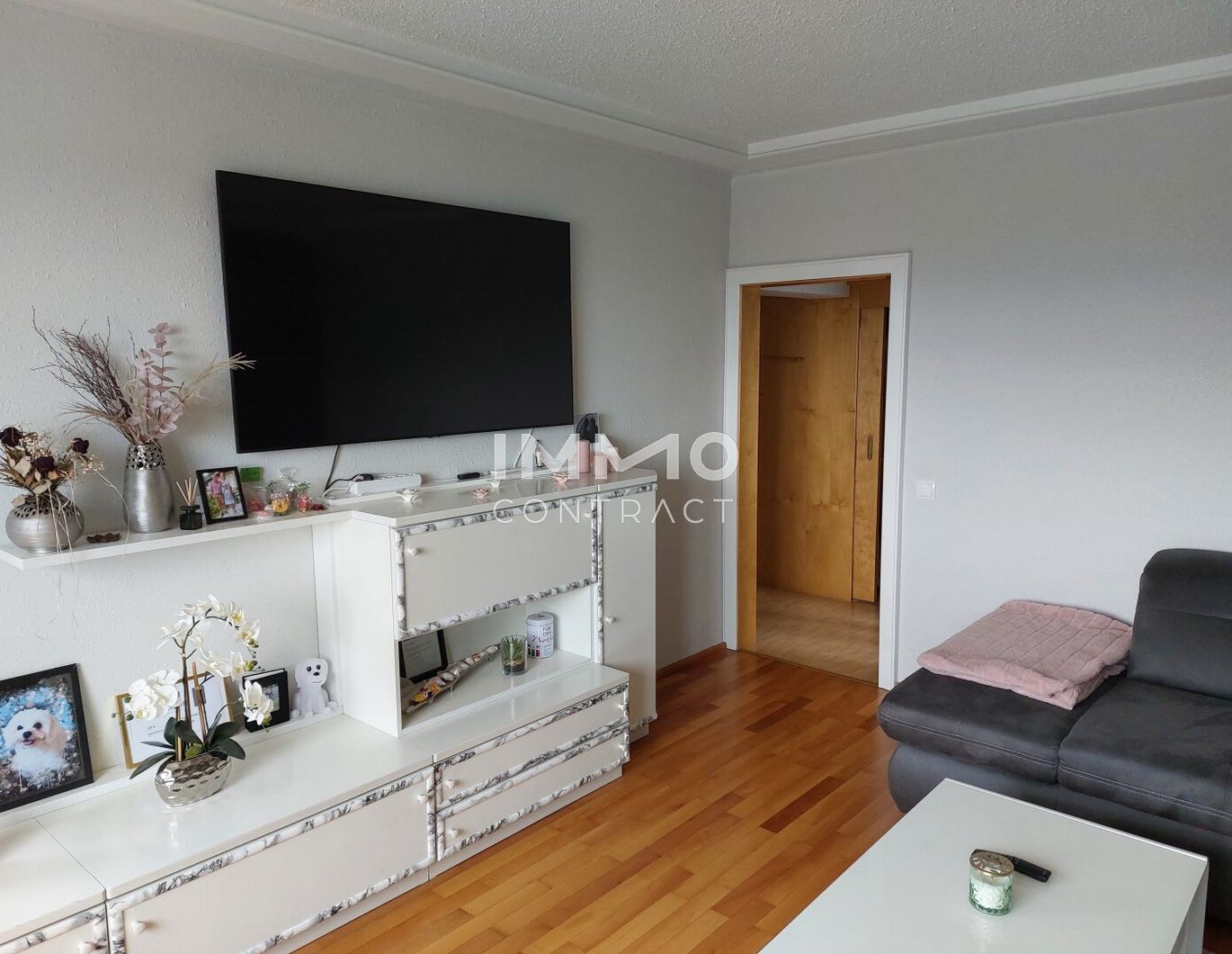 SEHR SCHÖNE 3 ZIMMERWOHNUNG MIT GROSSER LOGGIA UND MIT EXKLUSIVER AUSSTATTUNG