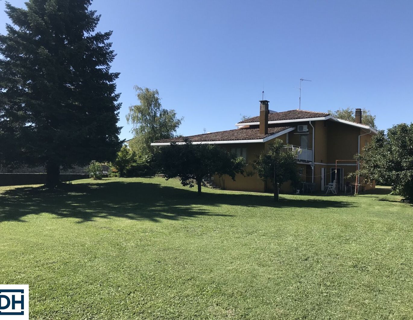 EINMALIGE GELEGENHEIT: VILLA mit BAUGRUND UND HALLE/ NÄHE AQUILEIA