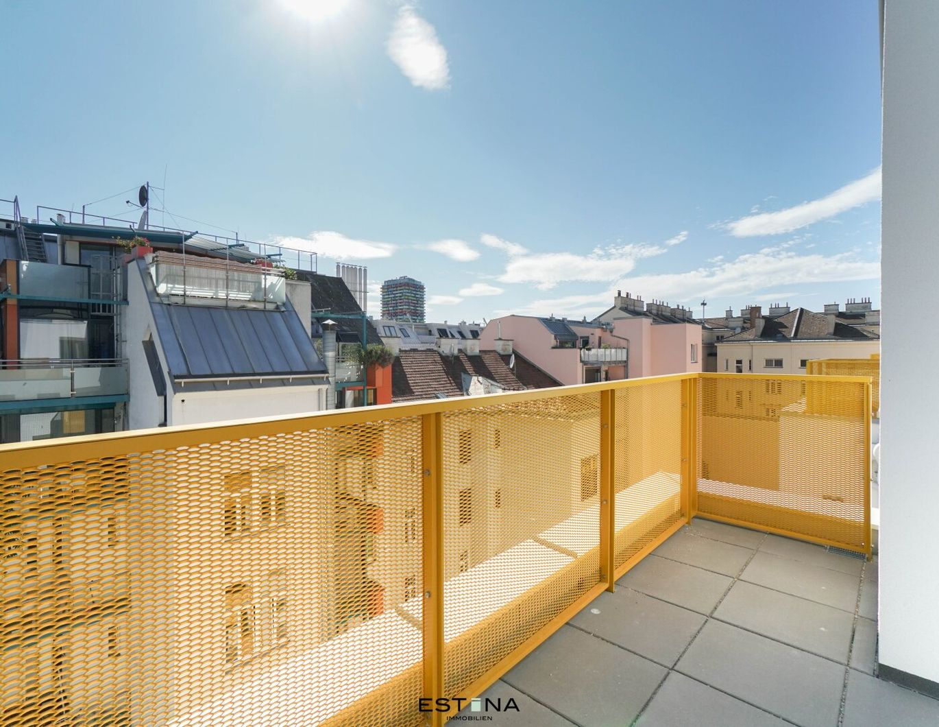 Großzügige Dachgeschoss-Wohnung in bester Lage - Provisionsfrei