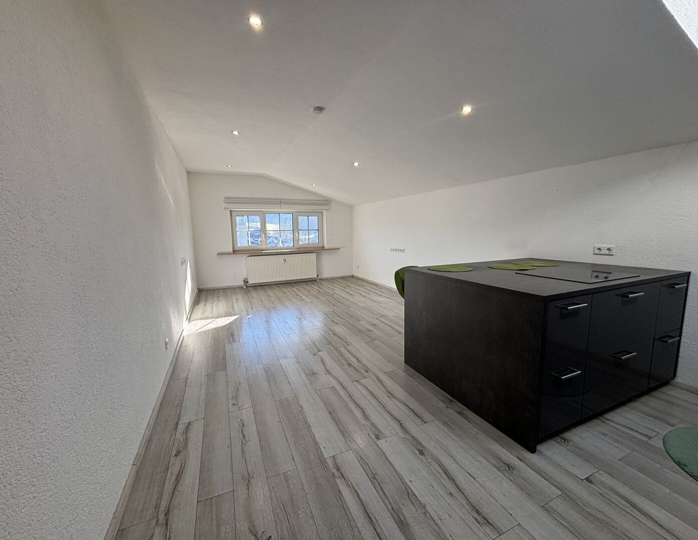 4-Zimmer DG Wohnung in Henndorf mit 2 PP und 2 Kellern