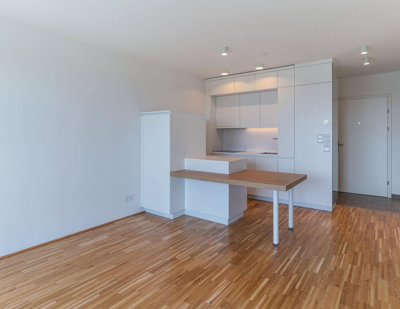 Serviced Apartment! All inclusive (Strom, Heizung, Internet + TV, Fitness) Wohnen im TABA Tower!