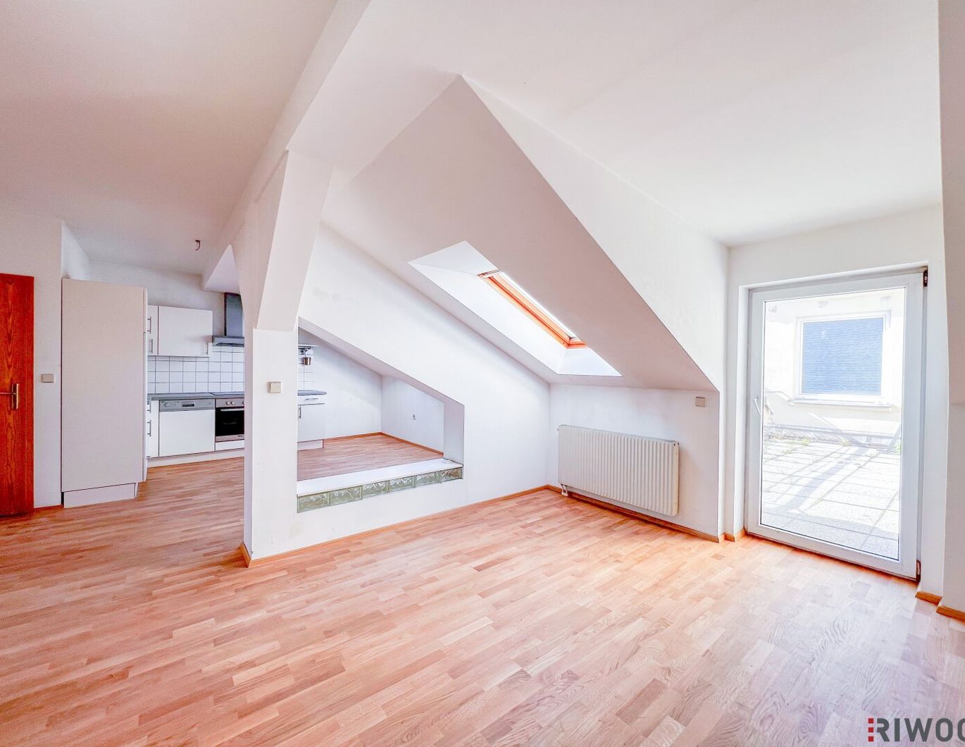 Sanierungs/Renovierungs DG mit 20m² Terrasse | 150m zum Schloss Schönbrunn | 2 Min. zur U4