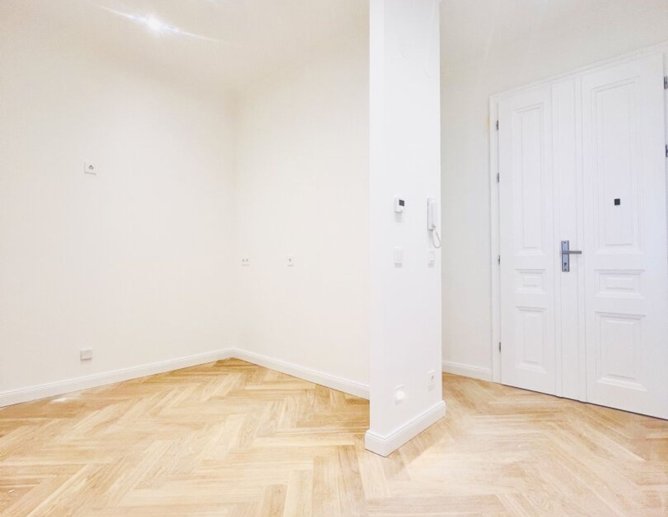 Hochwertigste Ausstattung in wunderschönem Altbau