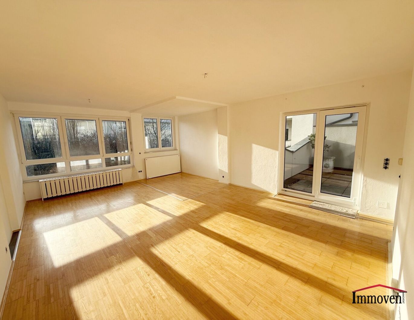 Lichtdurchflutete Wohnung mit großer Terrasse und Tiefgaragenplatz im begehrten Stadtteil St. Peter!