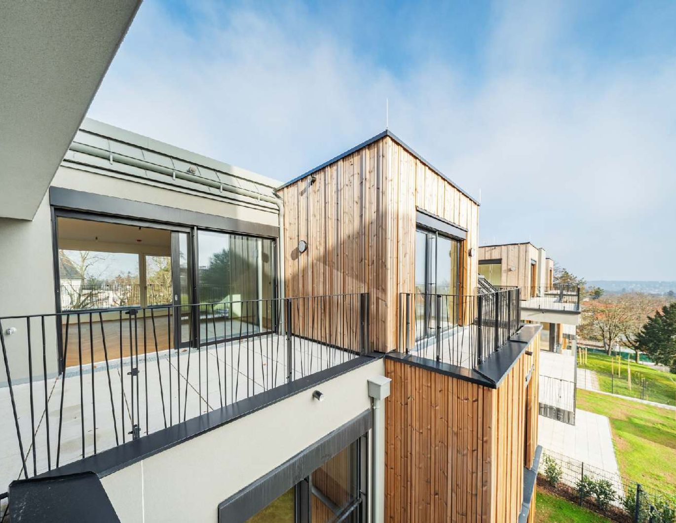 STOCK IM WEG - Licht. Raum. Luxus. - 5 Zimmer Erstbezug mit Südterrasse, Fitness & Garage