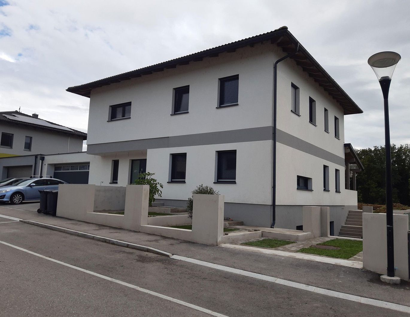 NEUBAU - modernes Mehrfamilienhaus am Ortsrand