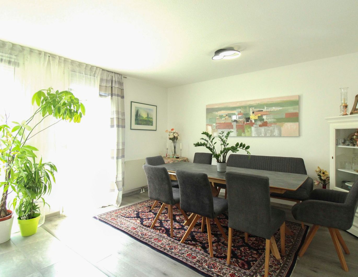 Zentral, ruhig & gepflegt: Großzügige Eigentumswohnung mit Loggia und Garage in Aspern