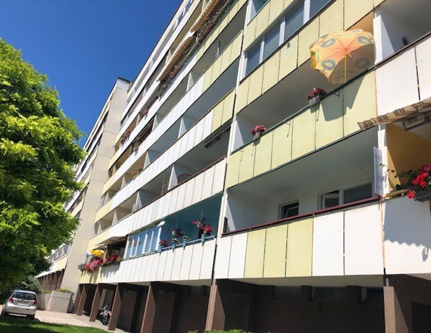 Dreizimmerwohnung mit großer Loggia in Ruhelage! Miete inkl. Warmwasser und Heizung!