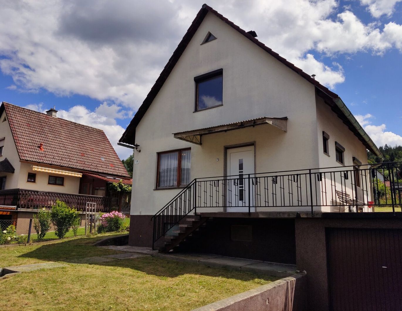 Provisionsfrei ** Gepflegtes und gemütliches Einfamilienhaus in ruhiger Sackgasse in Hönigsberg - mit sonniger Terrasse, Keller & Doppelcarport