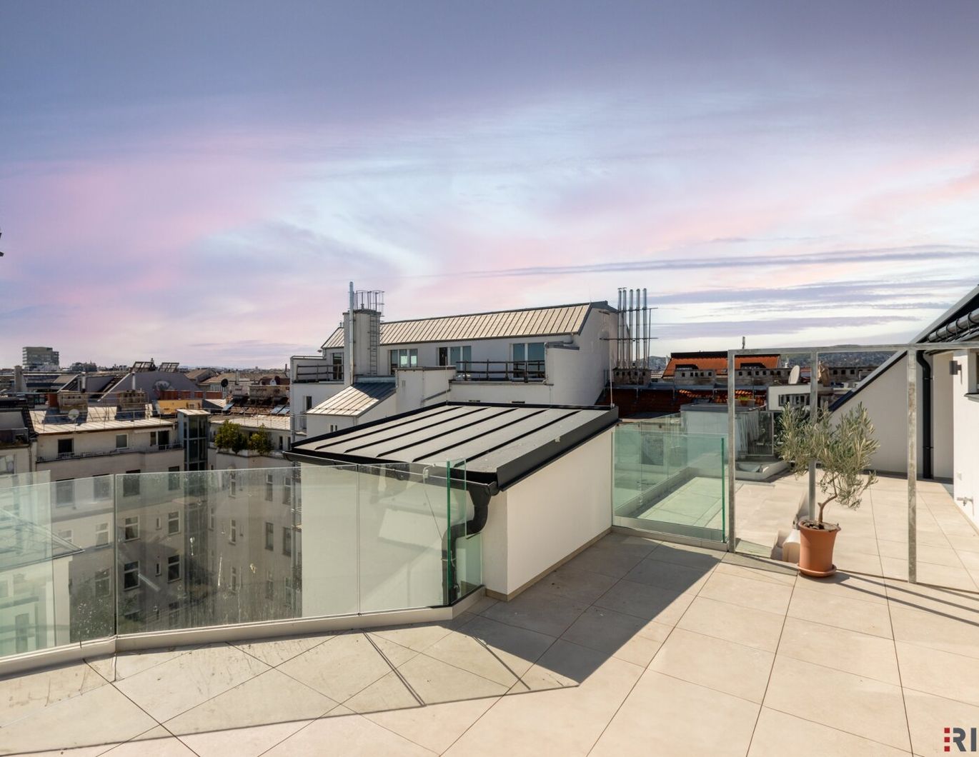 ERSTBEZUG II MAISONETTE MIT 28m² TERRASSE II LUFTWÄRMEPUMPE UND KLIMA II NÄHE AKH UND U6 ALSER STRASSE II ANLEGERPREIS