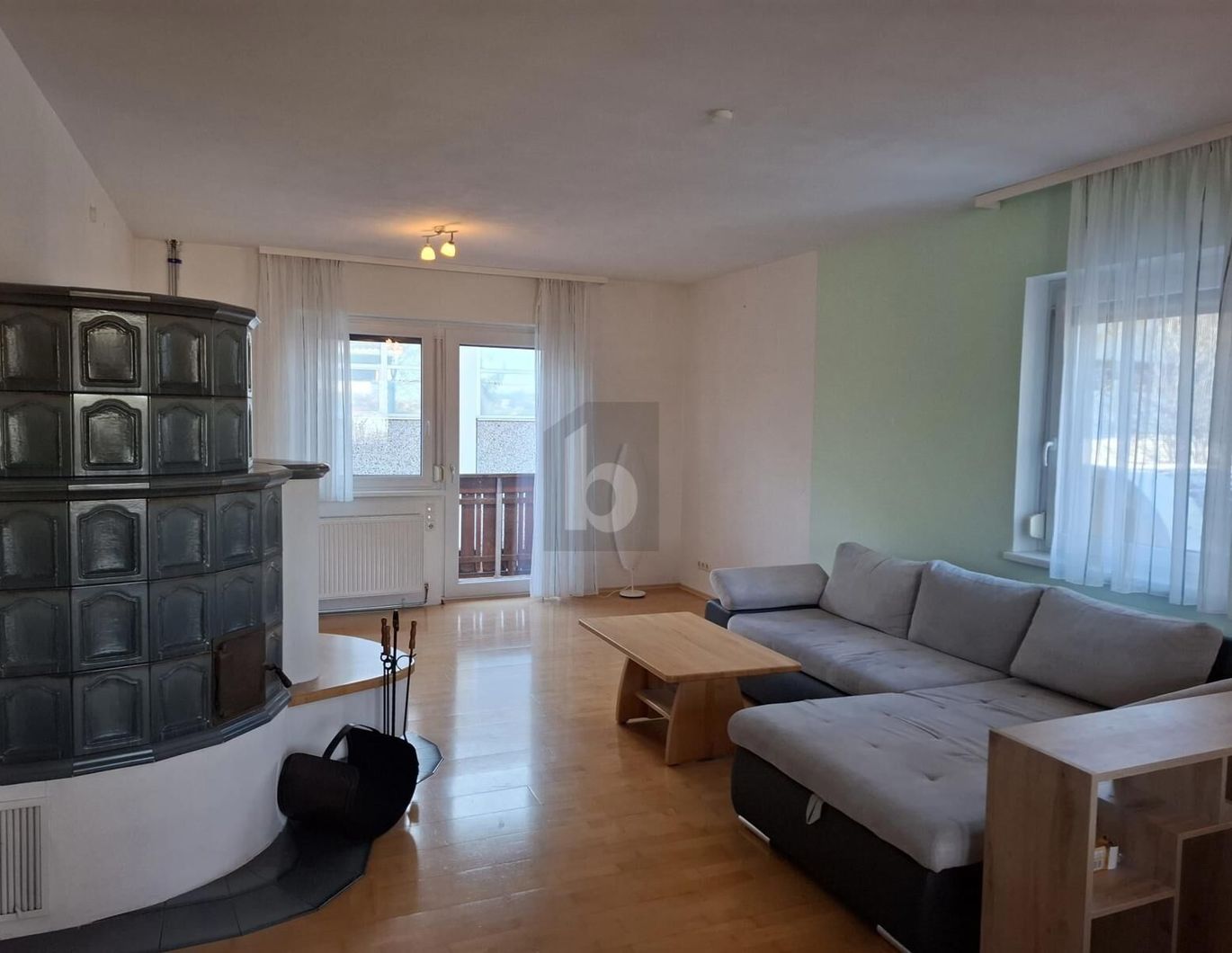 GEPFLEGT IM 2.?OBERGESCHOSS MIT ZWEI BALKONEN, GARAGE UND EIGENEM GARTEN