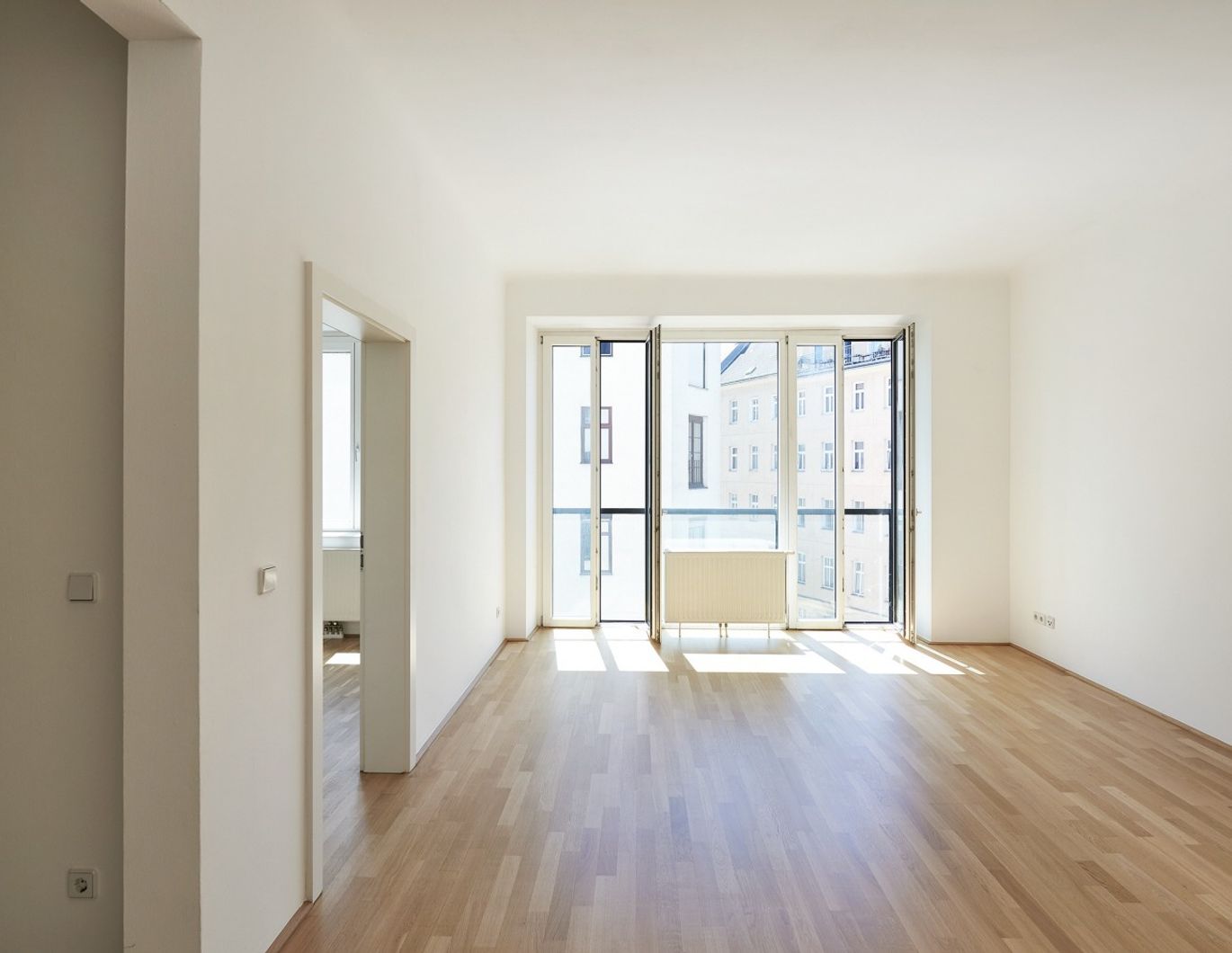 Wohnen im sanierten Altbau - top geschnittene 2-Zimmer-Wohnung!