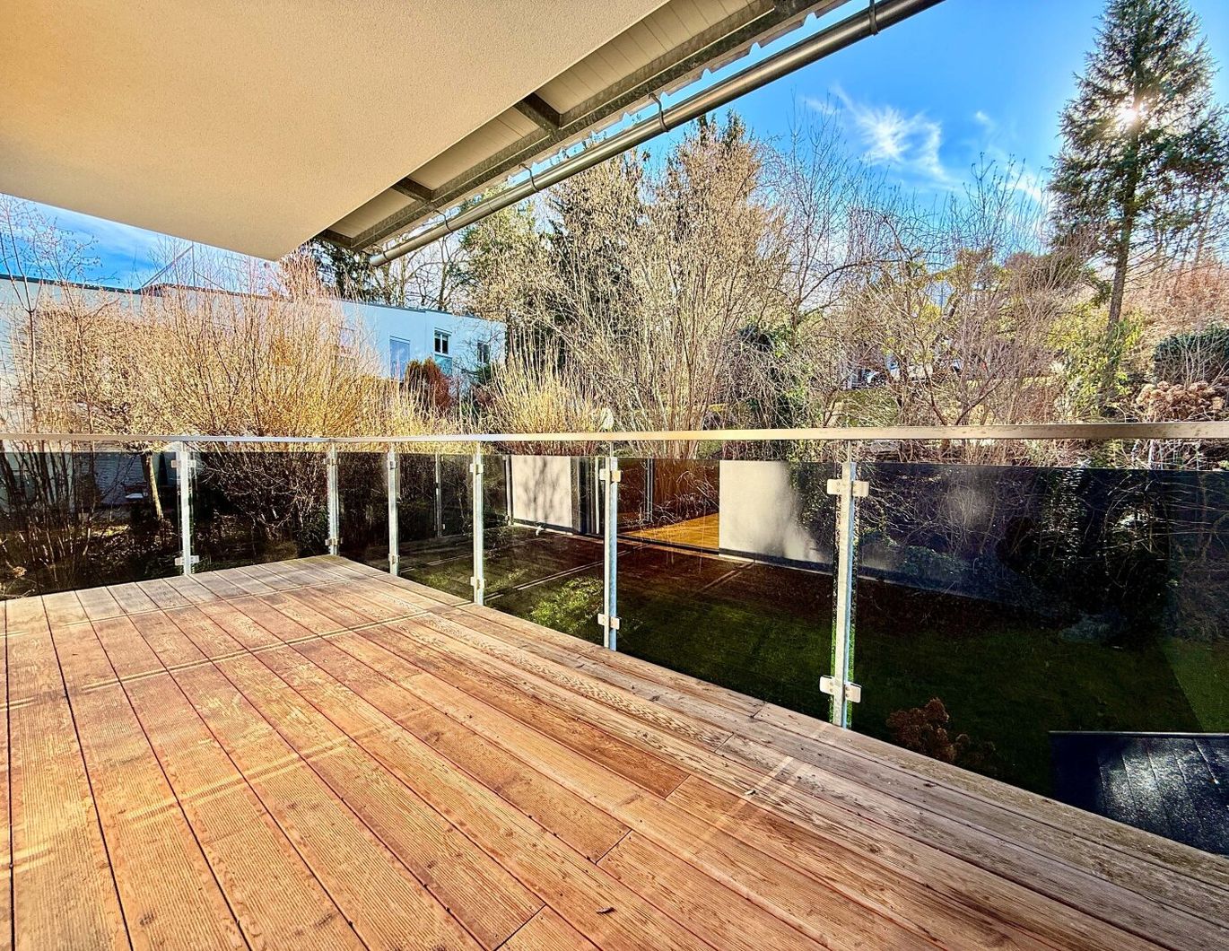 EXKLUSIVER NEUBAU I AM FUßE DES RUCKERLBERGS I SÜD-BALKON I TIEFGARAGE I DIREKT AM LEONHARDBACH I IDYLLISCH I SACKSTRAßE AB SOFORT I
