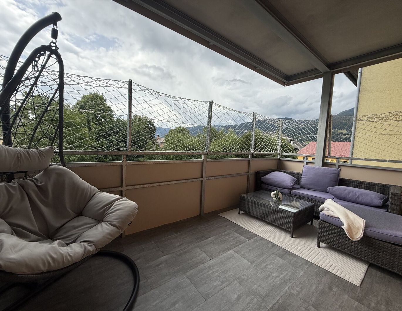 Moderne Eigentumswohnung mit großem westseitigem Balkon und Carport - vollsaniert 2020