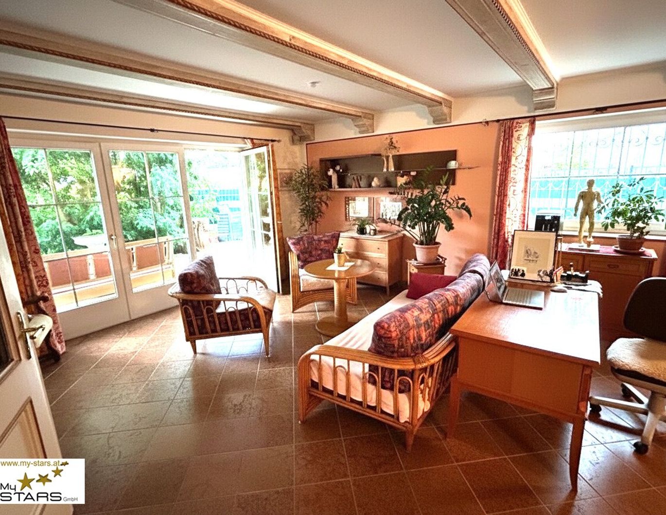 geräumige 6 Zimmer in Neuhaus am Inn: gepflegt, mit Garage, Garten und Terrasse!