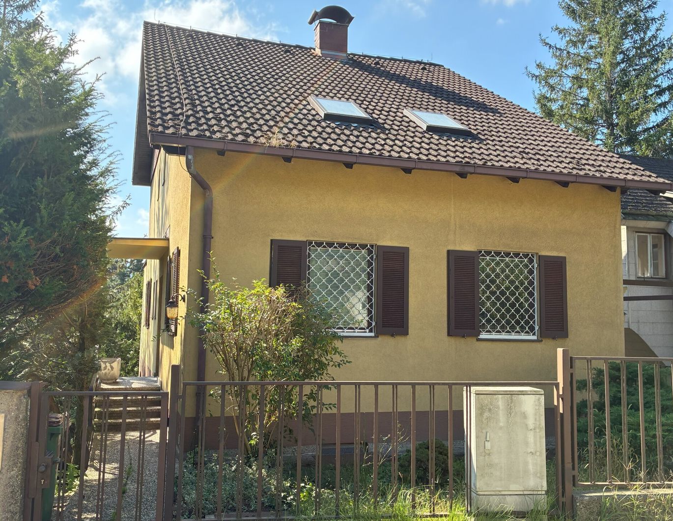 Sensationeller Ausblick - Sonniges Grundstück mit renovierungsbedürftigem Haus - zu kaufen in 1140 Wien