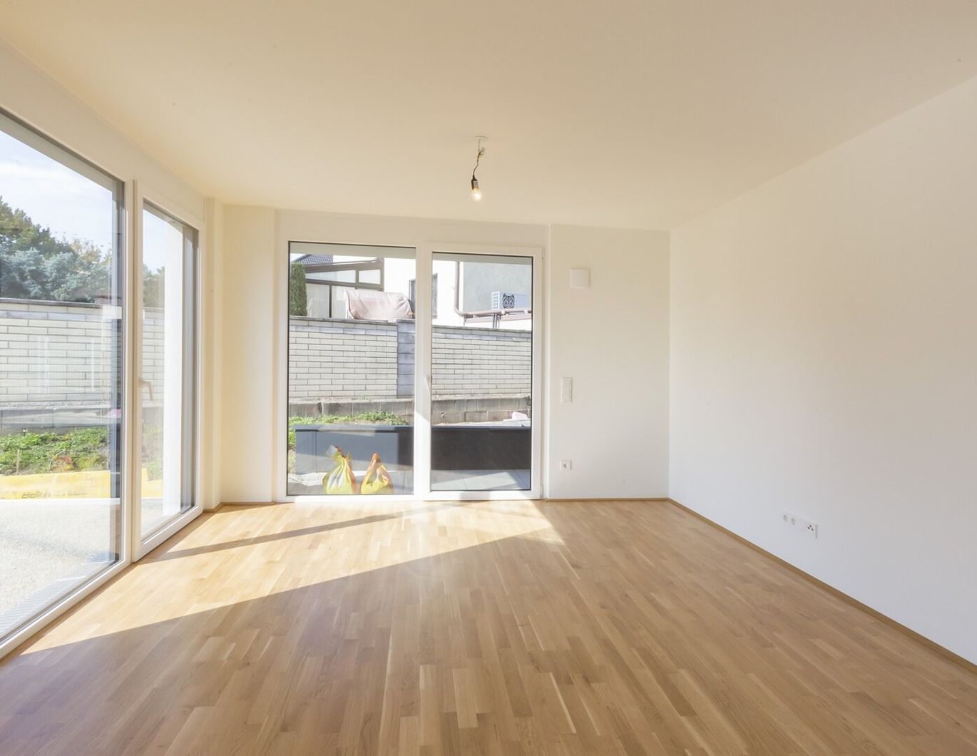 Gartenwohnung mit drei Zimmer und großzügiger Terrasse ​​​​​​​