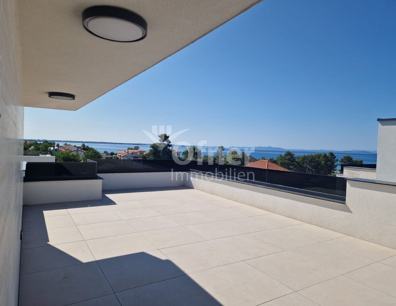 Penthouse mit Dachterrasse und Meerblick