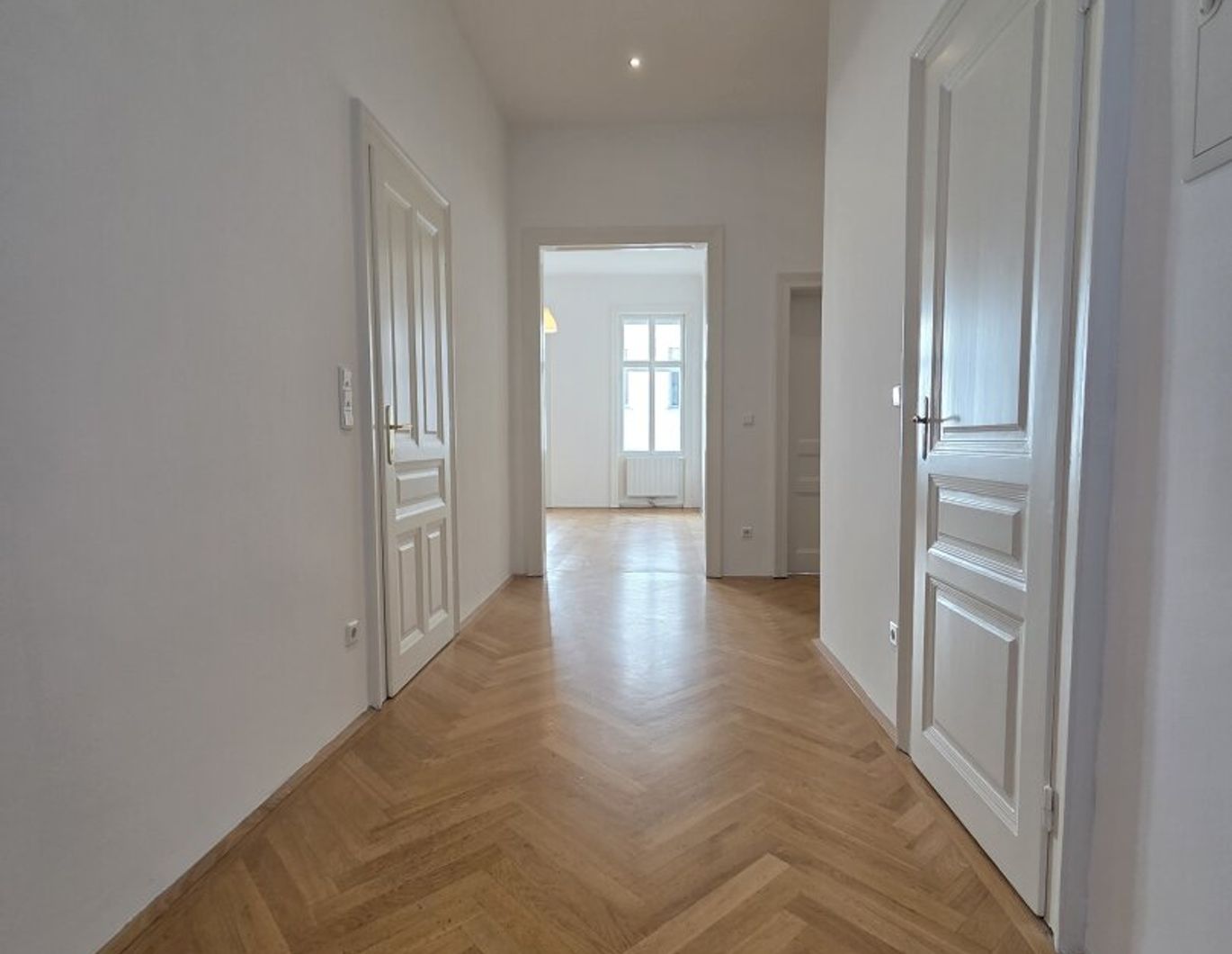 Gepflegte 3,5 Zimmer Altbauwohnung direkt in der Gumpendorferstraße