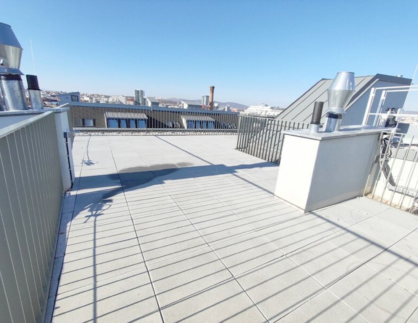 TERRASSENTRAUM! DG-Erstbezug mit Terrasse und Dachterrasse! Top80