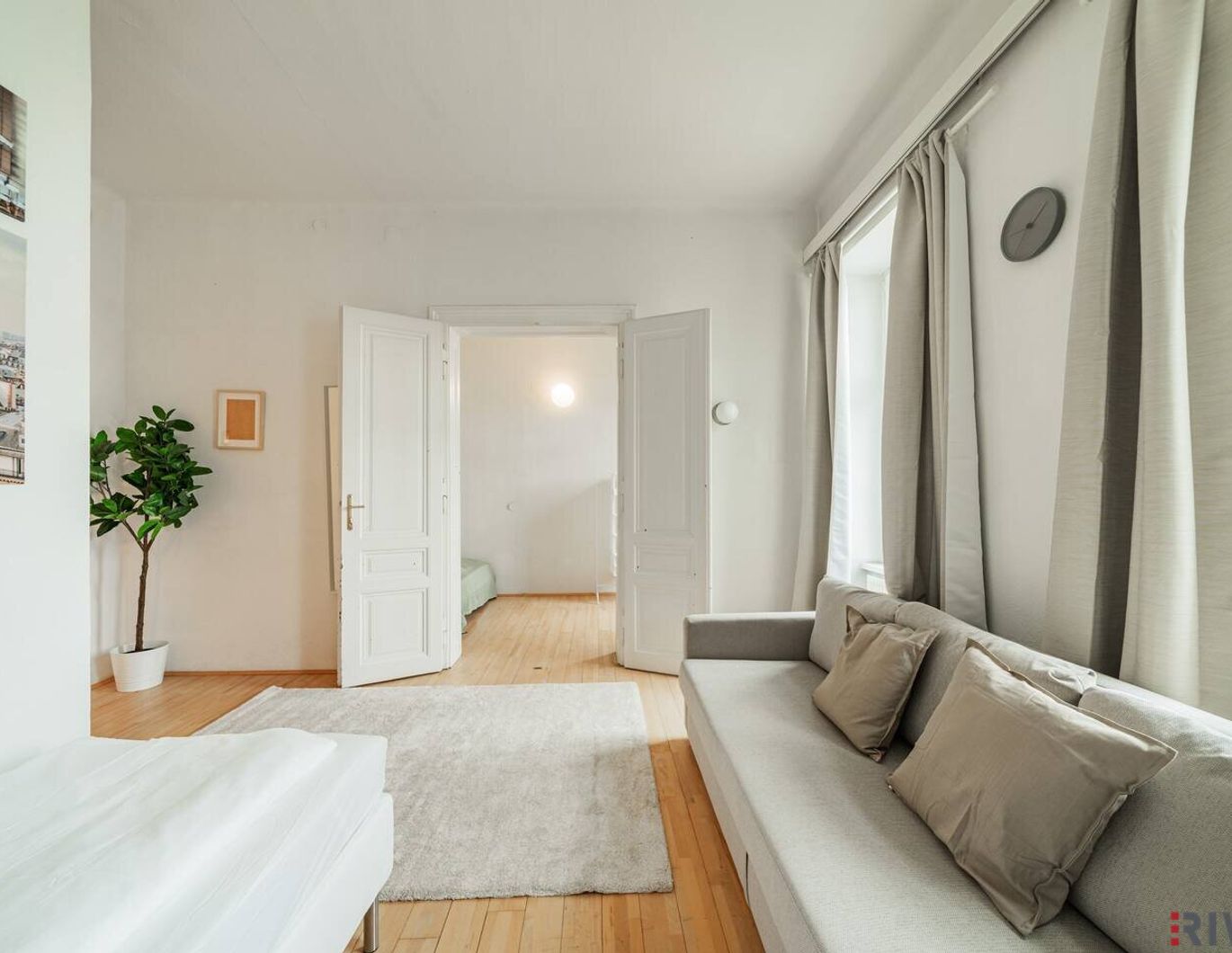 RETRO-CHIC II 2 ZIMMER ALTBAUWOHNUNG II 1. OG MIT LIFT II 53m² EIGENGARTEN II AIRBNB oder SELBST EINZIEHEN II SOFORT NUTZBAR II NÄHE U6/AKH/VOLKSOPER/WUK