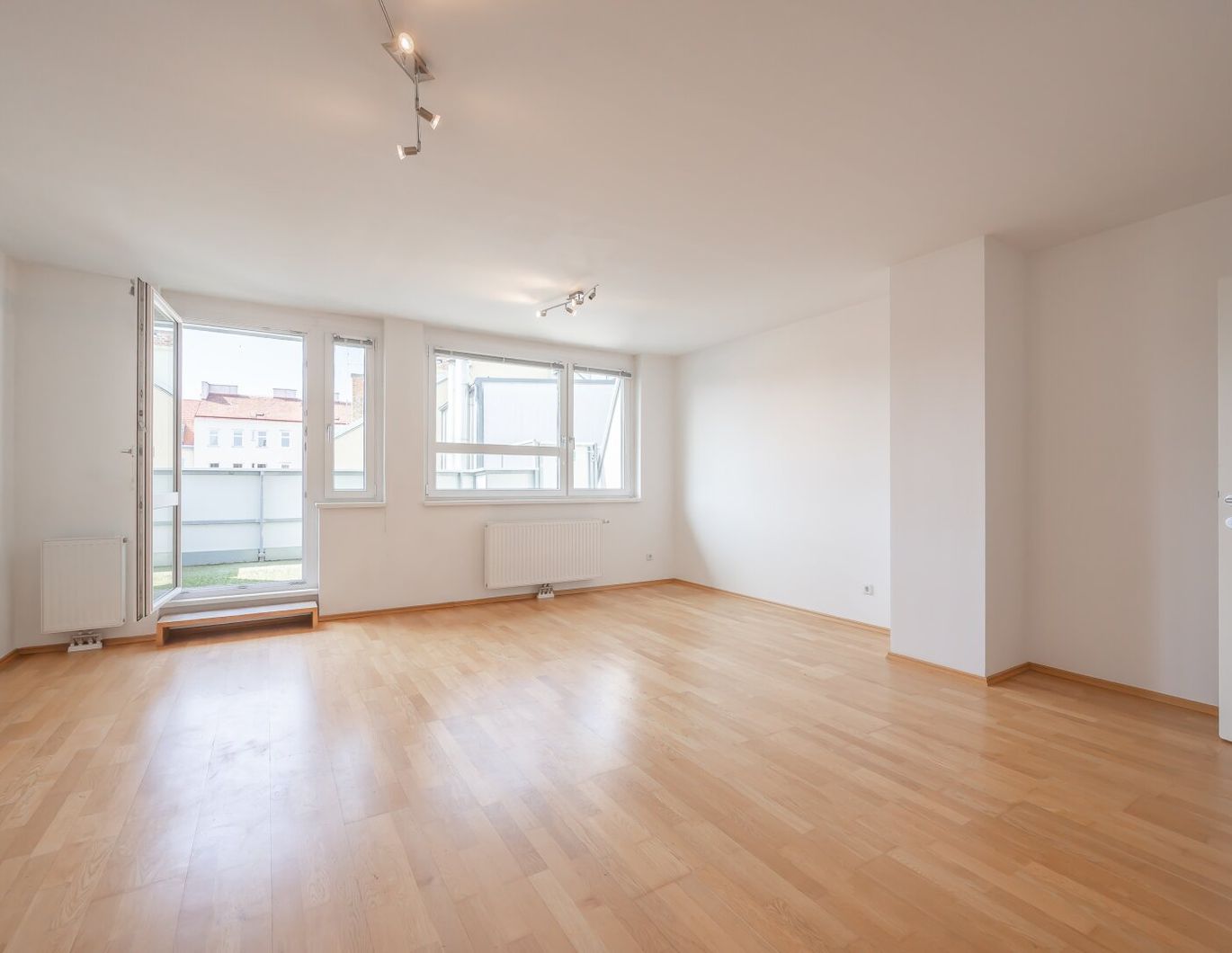 ++NEU++ Tolle 2-Zimmer Dachgeschosswohnung mit Balkon u. Loggia, tolle LAGE in 1080!