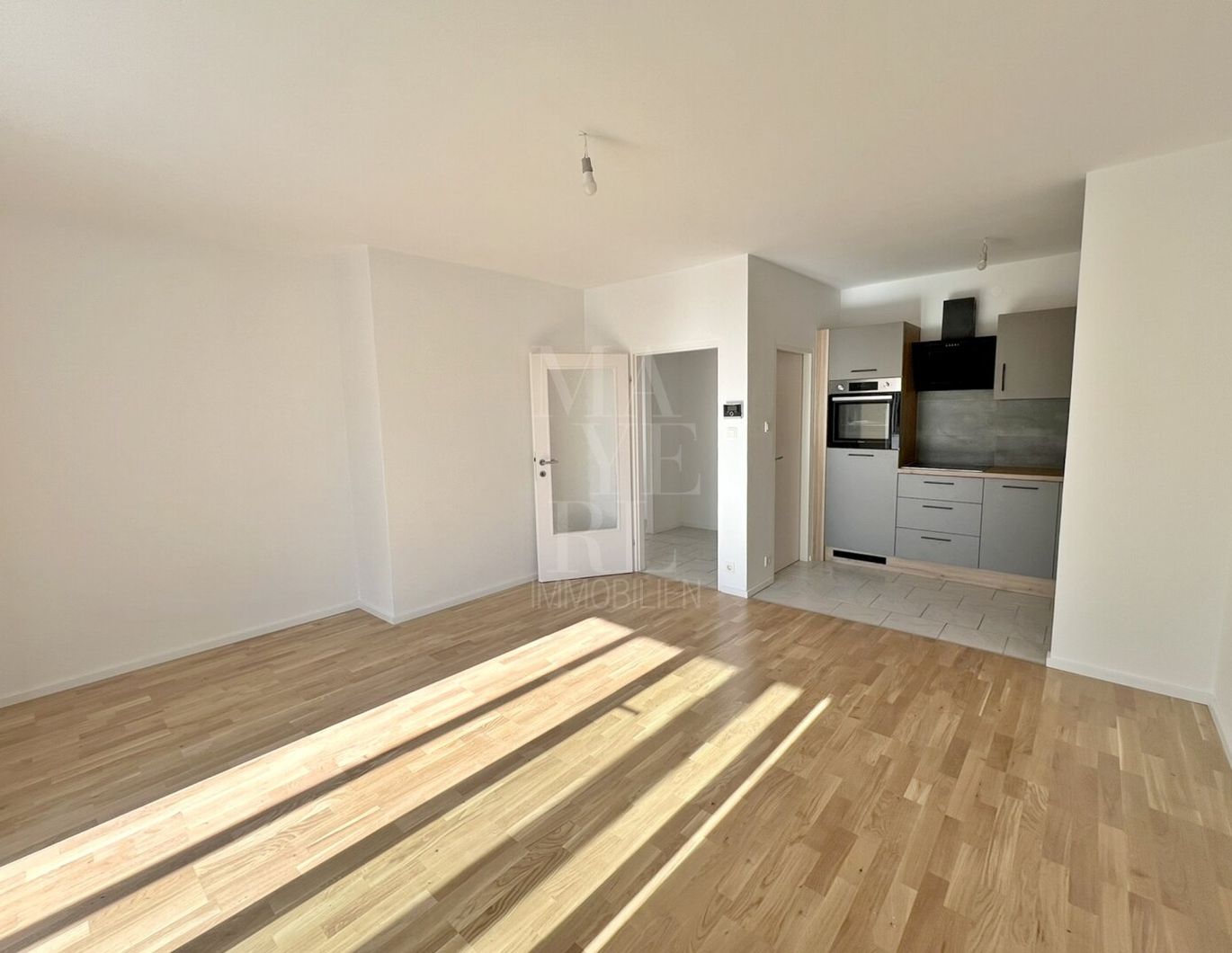 Sonnige Neubauwohnung mit verglaster Loggia