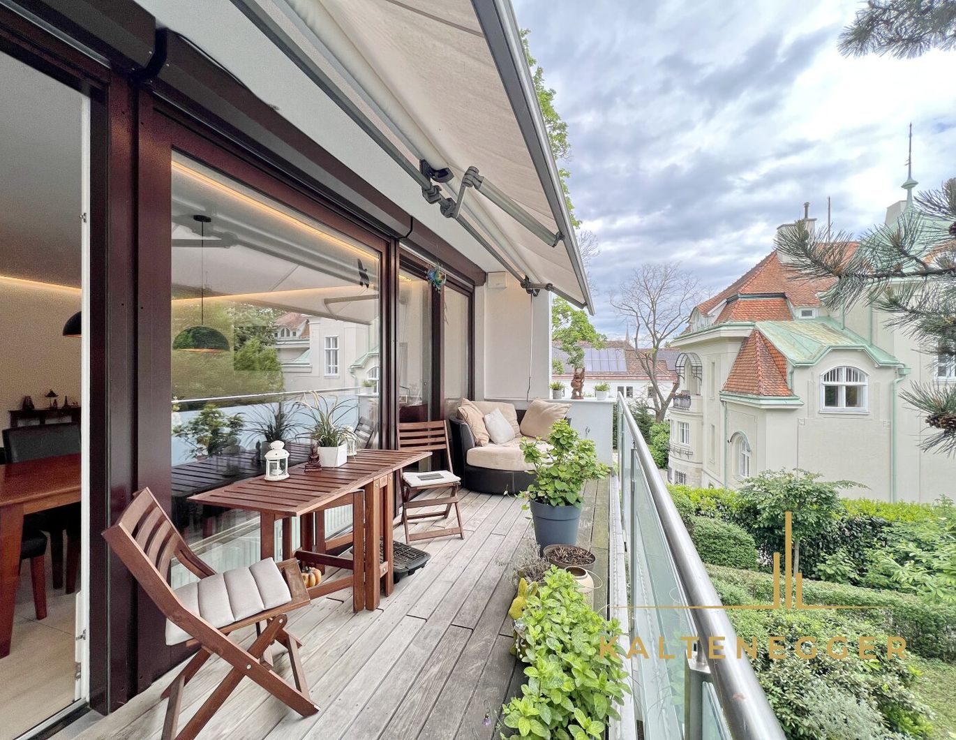 Wohnen in der Sandgasse/ Grinzinger Straße mit Terrasse, Swimmingpool und großen Hobbyraum im Eigentum
