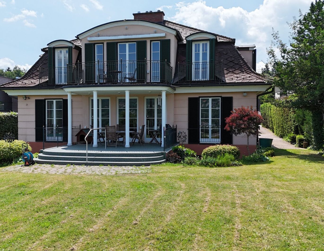 Traumhafte Villa in Bestlage der Veldener Bucht mit atemberaubendem Wörtherseeblick