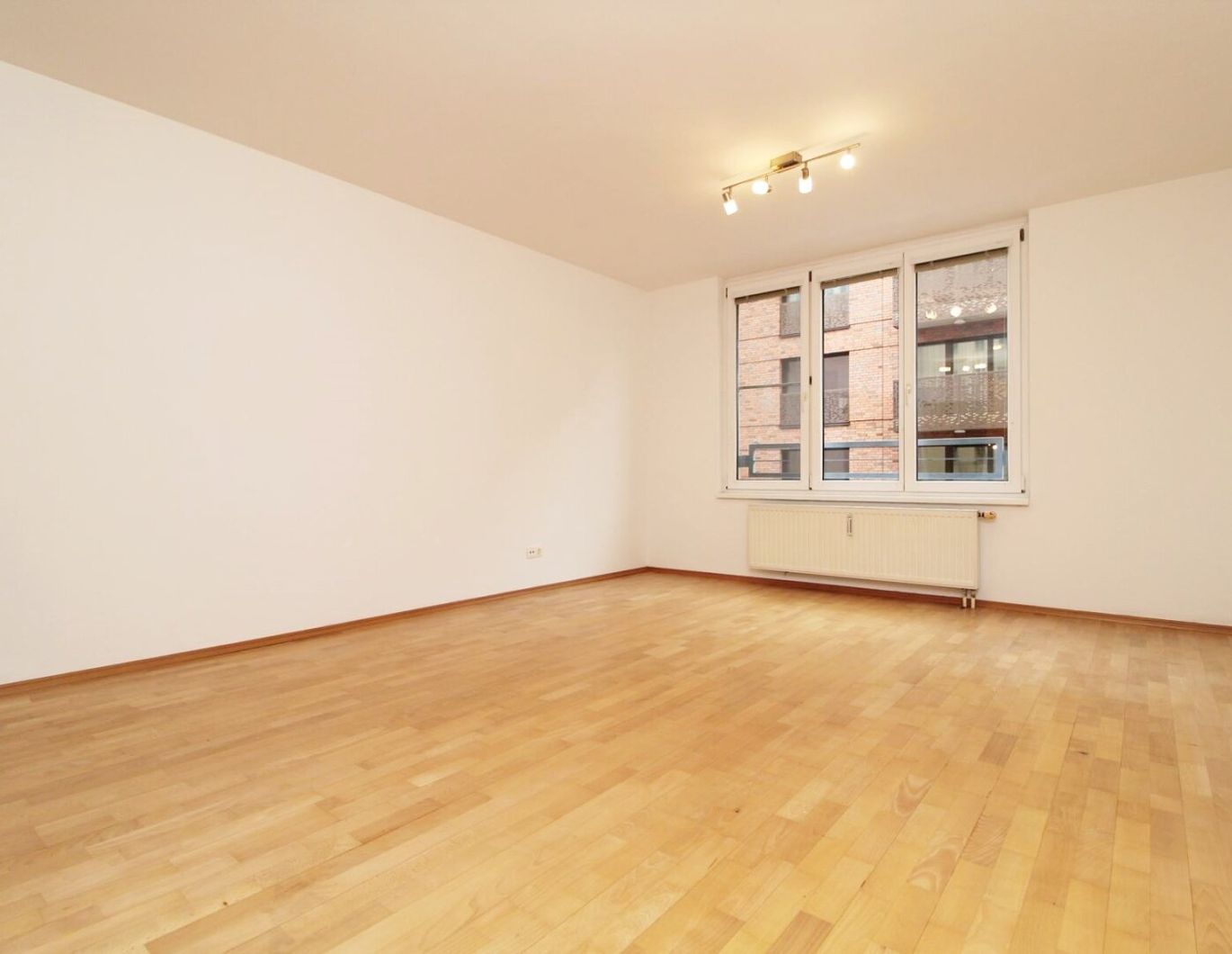 Ab 15. Dezember! Nahe U3! Zentrale 2-Zimmer-Wohnung inkl. Stellplatz zu vermieten!