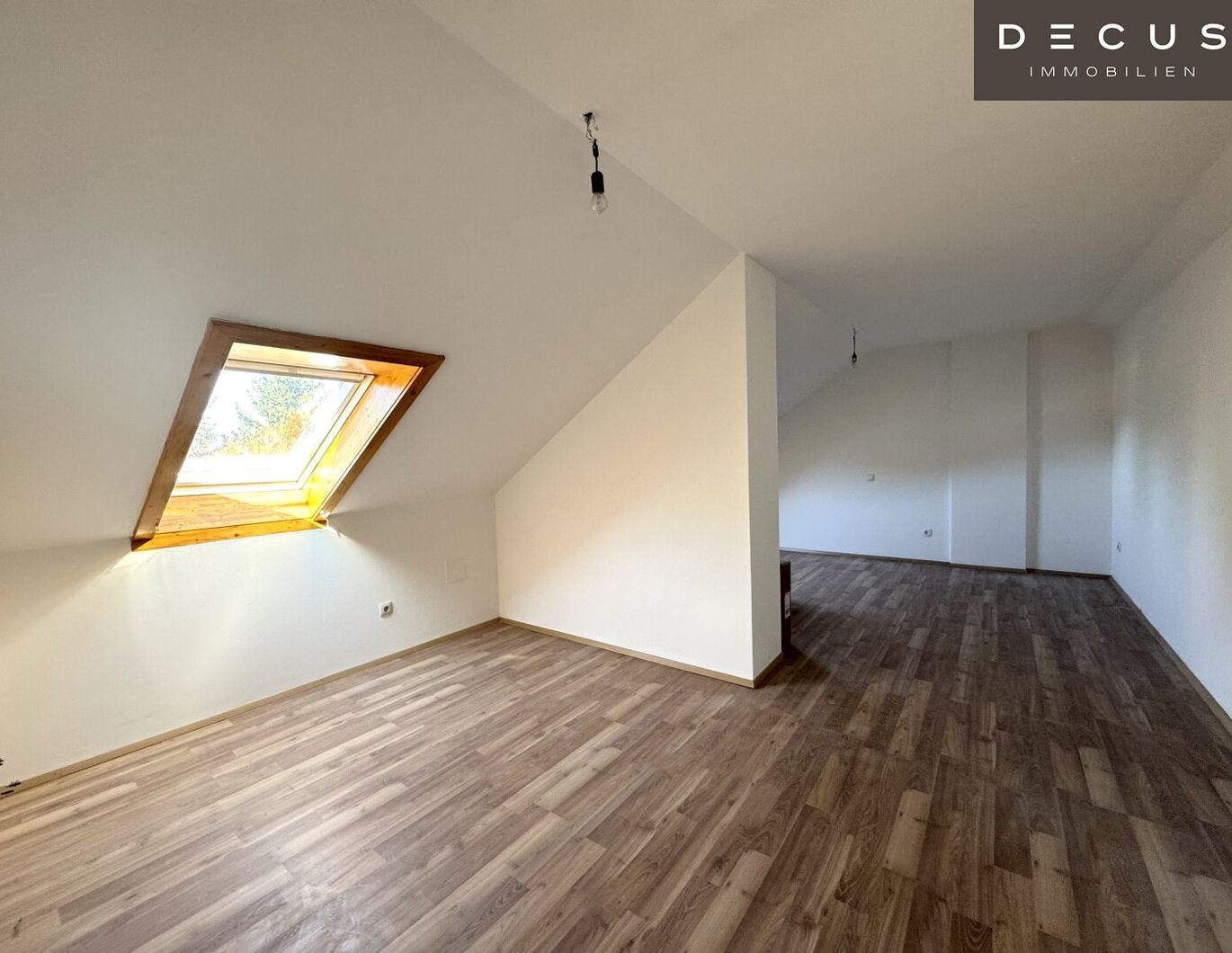 | TOLLE KLEINWOHNUNG | CA. 35m² | MIT BLICK INS GRÜNE | 4.OG. | DACHGESCHOSS
