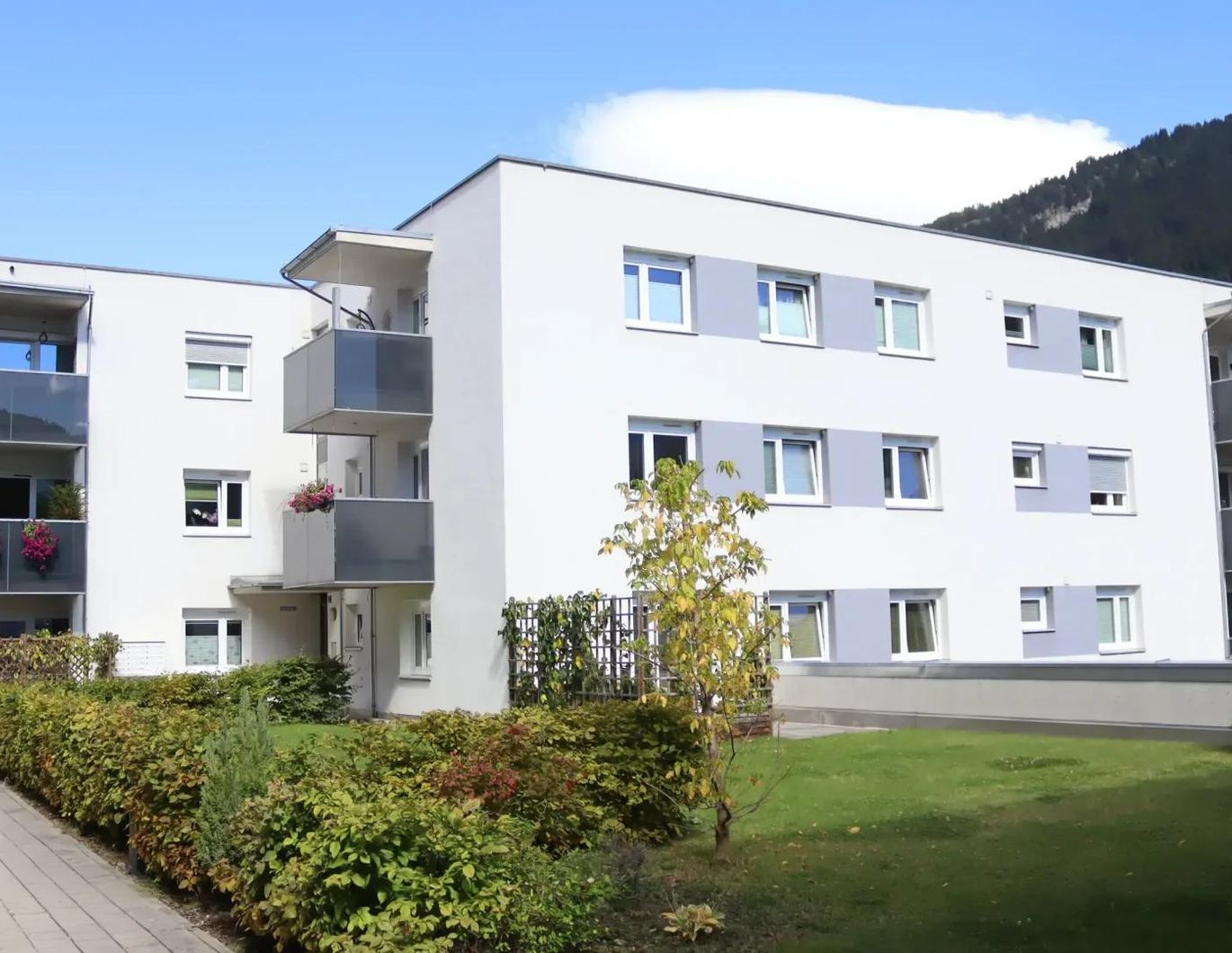 Zentral gelegene 3,5-Zimmer-Wohnung mit eigenem Garten und Tiefgaragenabstellplatz in Steinach am Brenner (Hunde erlaubt)