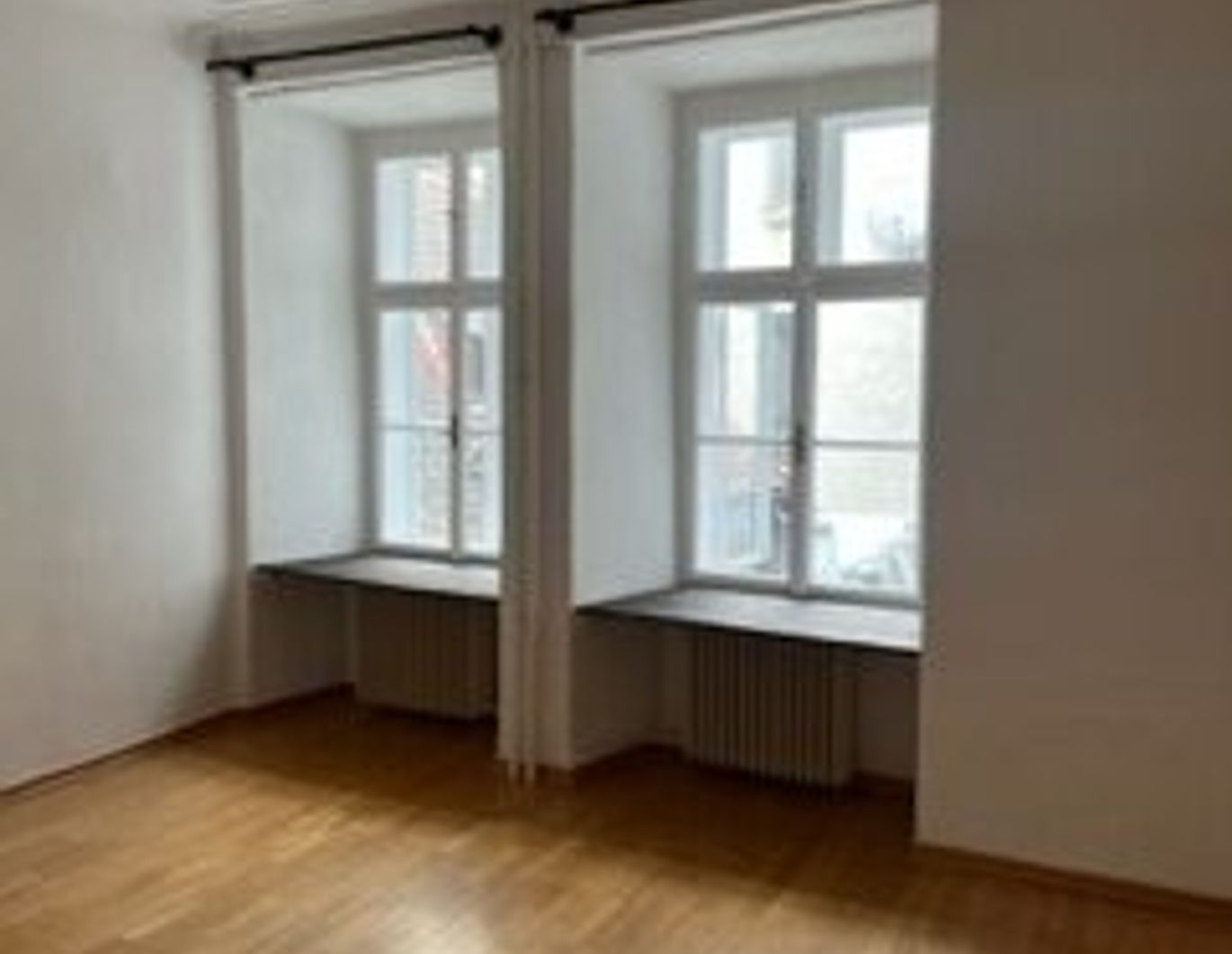 Grazer Stadtkern, Hofgasse : 3 Zimmer davon: Küche/Essen, Schlafzimmer und schöner Wohnbereich. 55m² & gute Ausstattung, auch als Büro vermietbar!