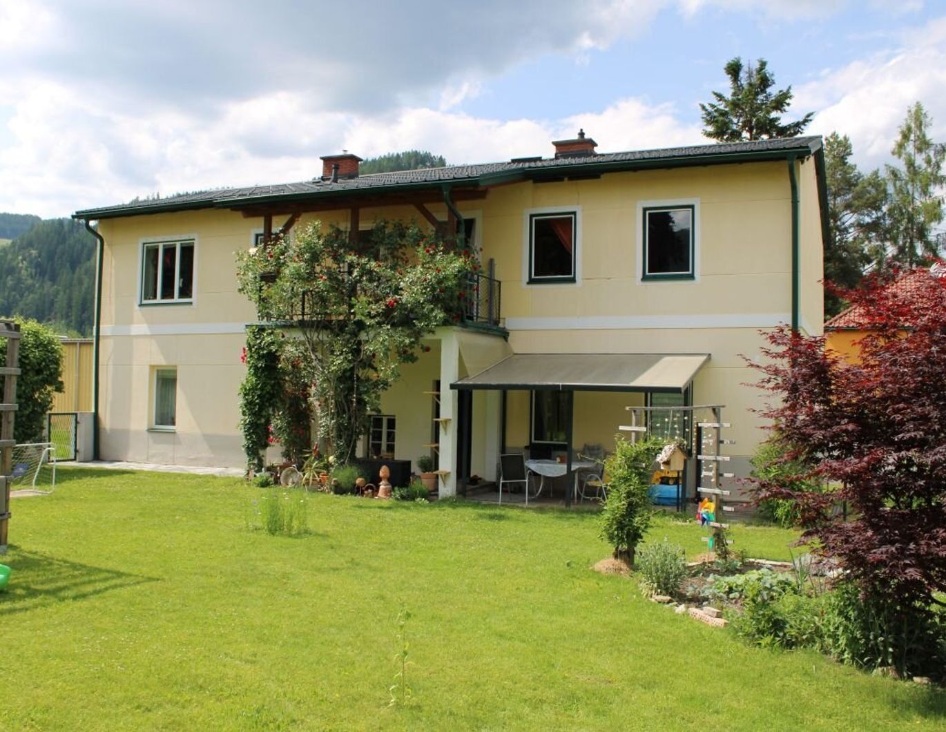 Charmantes Ein- / Zweifamilienhaus mit Garten in Ruhelage in Sankt Barbara - Sanierung des Kellers notwendig!