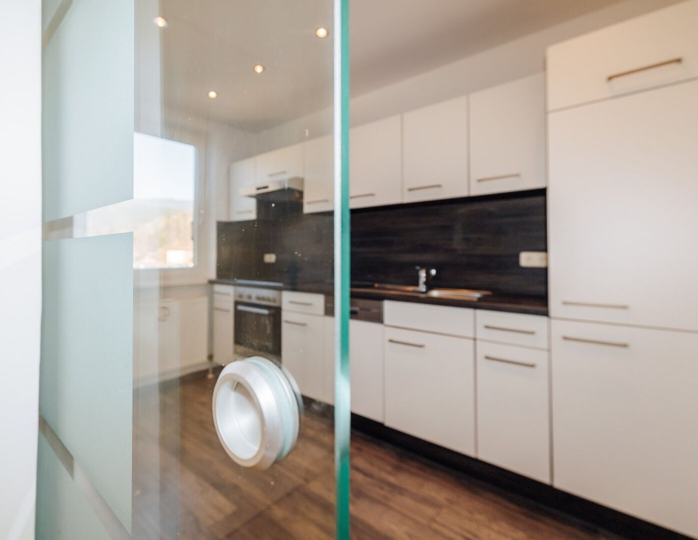 7. STOCK I WEITBLICK I SONNIGER S/W BALKON I BARRIEREFREI MIT LIFT I EINBAUKÜCHE MIT GLASSCHIEBETÜRE I PROJEKT WOHNEN