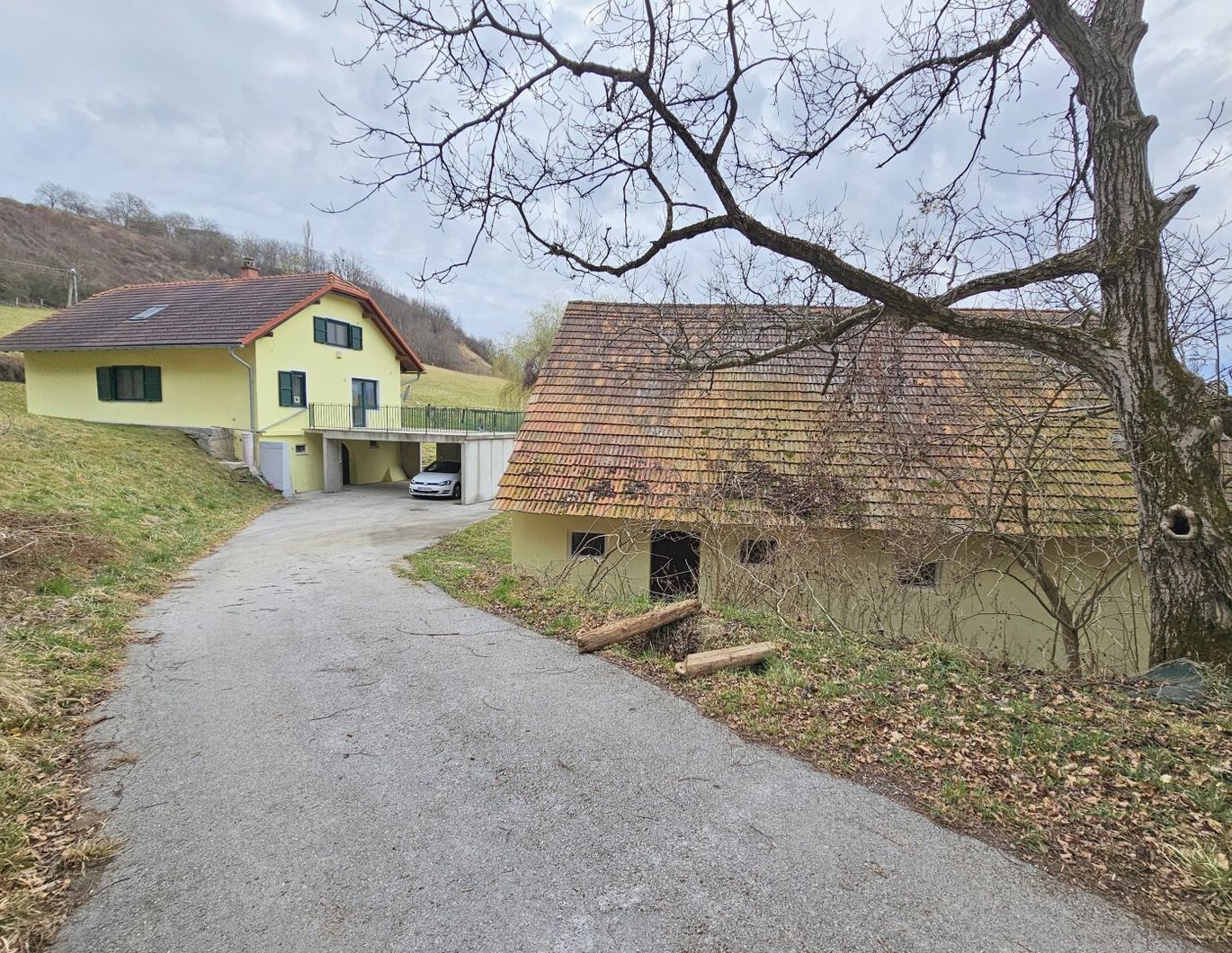 Nur 15 Minuten von Spielfeld entfernt auf slowenischer Seite - Idyllisches Wohnen mit ca. 5 ha Grund