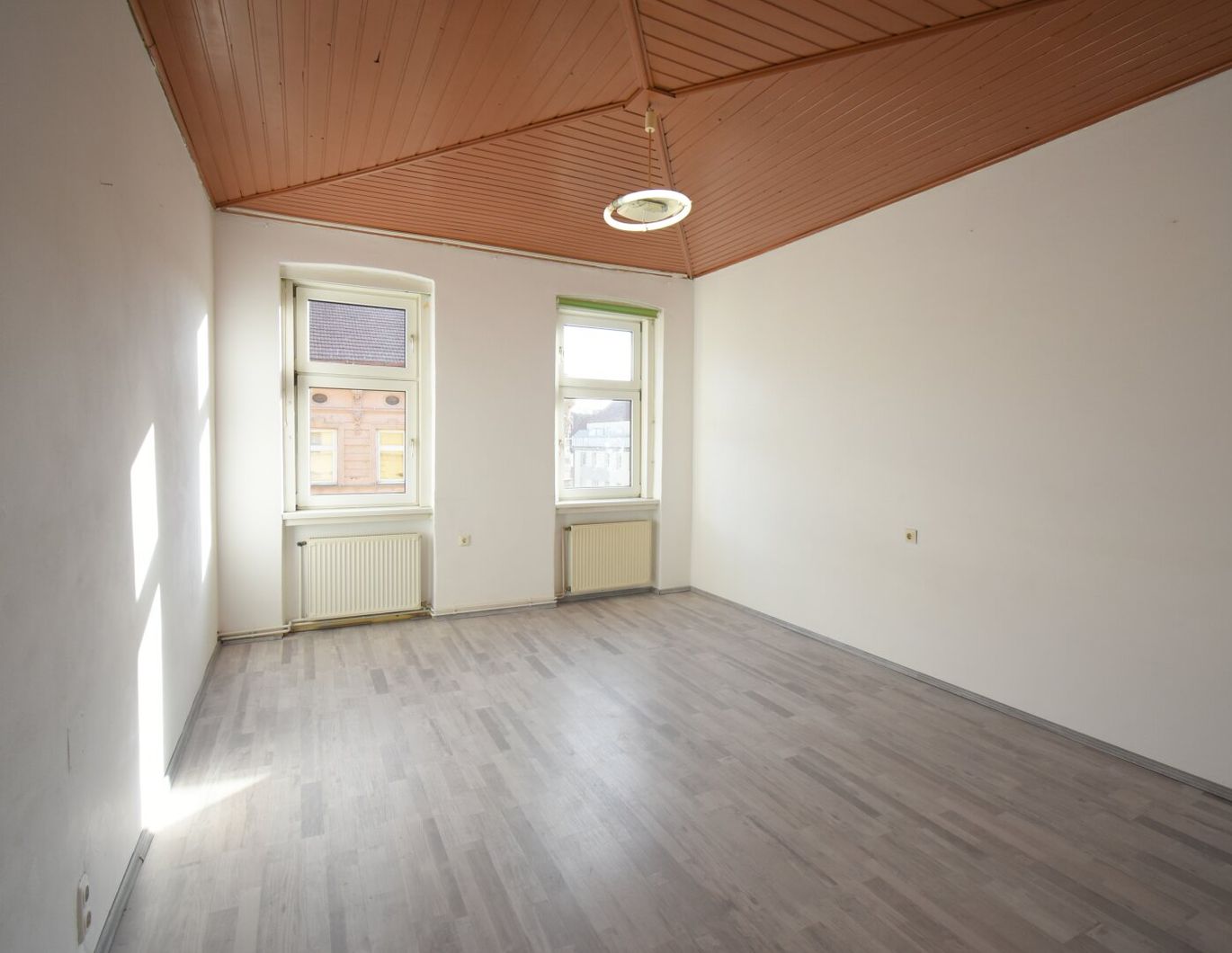 ++NEU++ Sanierungsbedürftige 3-Zimmer Altbauwohnung! gut adaptierbarer Grundriss