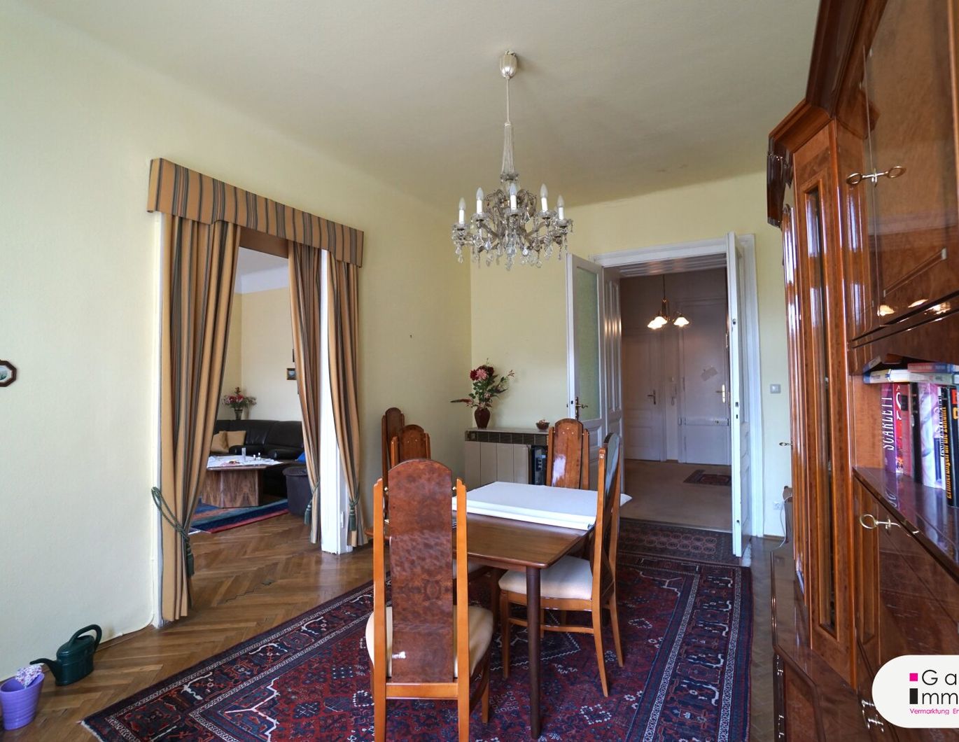 Beim Karmelitermarkt - sanierungsbedürftige Wohnung im Stilaltbau