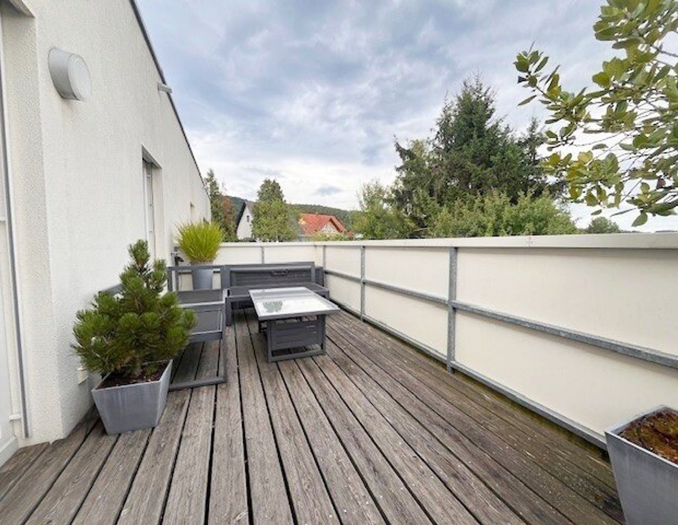 TERRASSENWOHNUNG MIT SCHÖNER AUSSICHT