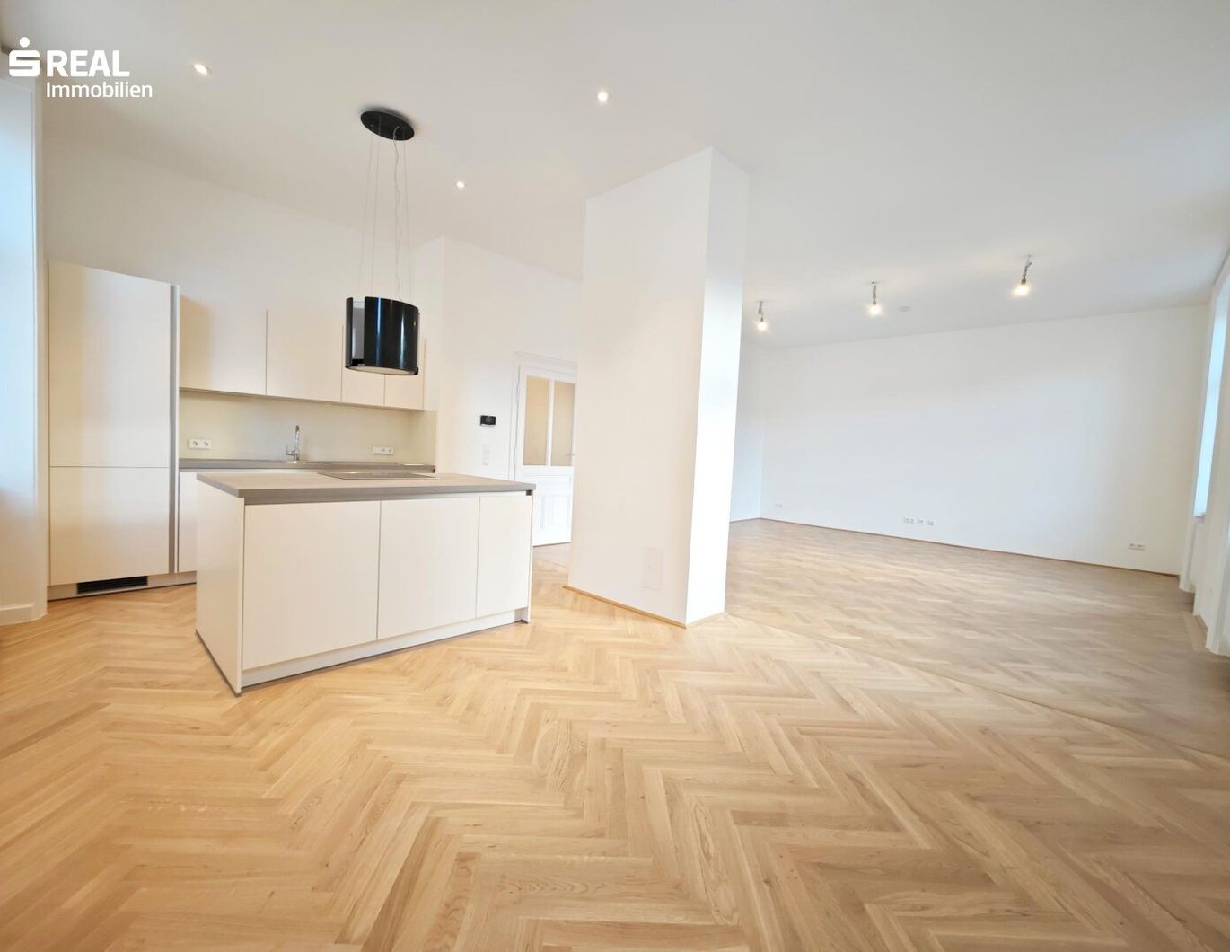 FRISCH SANIERTE 4-ZIMMER ALTBAUWOHNUNG IN DER KANDLGASSE