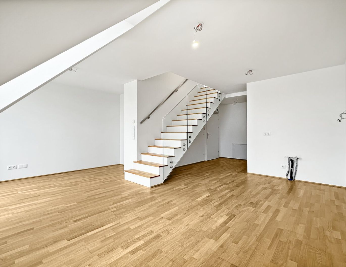 Miete: 3-Zimmer Dachgeschosswohnung mit 4 Terrassen | 1100 Wien