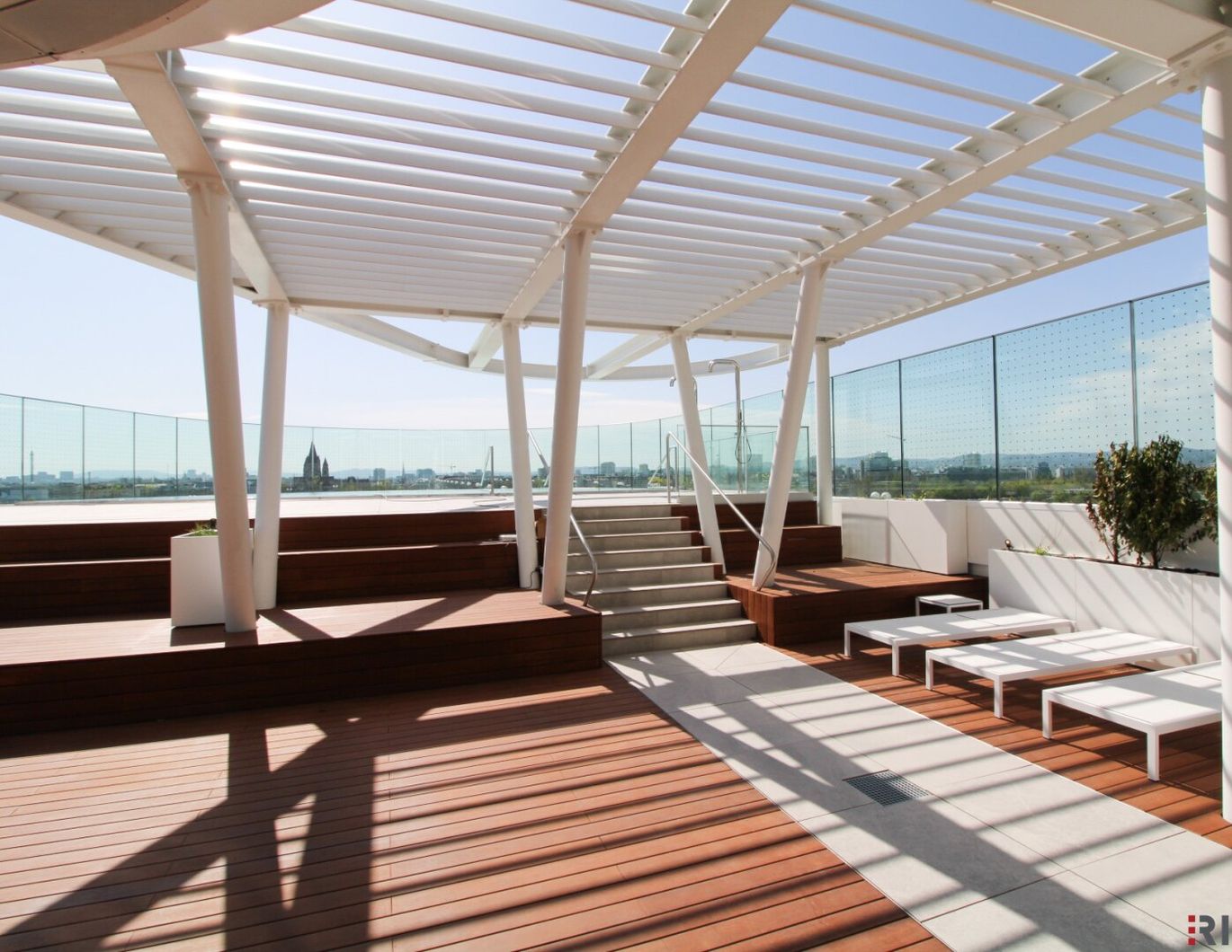 DANUBE PENTHOUSE mit XXL Freifläche Richtung Innenstadt ** 4 Zimmer & 3 Bäder