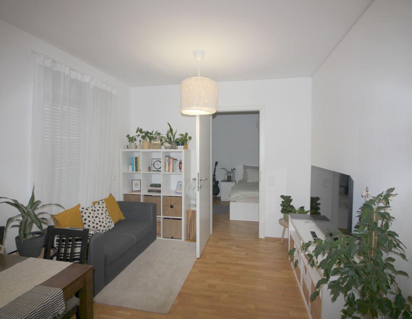 MODERNE 2-ZIMMER-WOHNUNG MIT GROSSEM BALKON IN ZENTRALER LAGE!