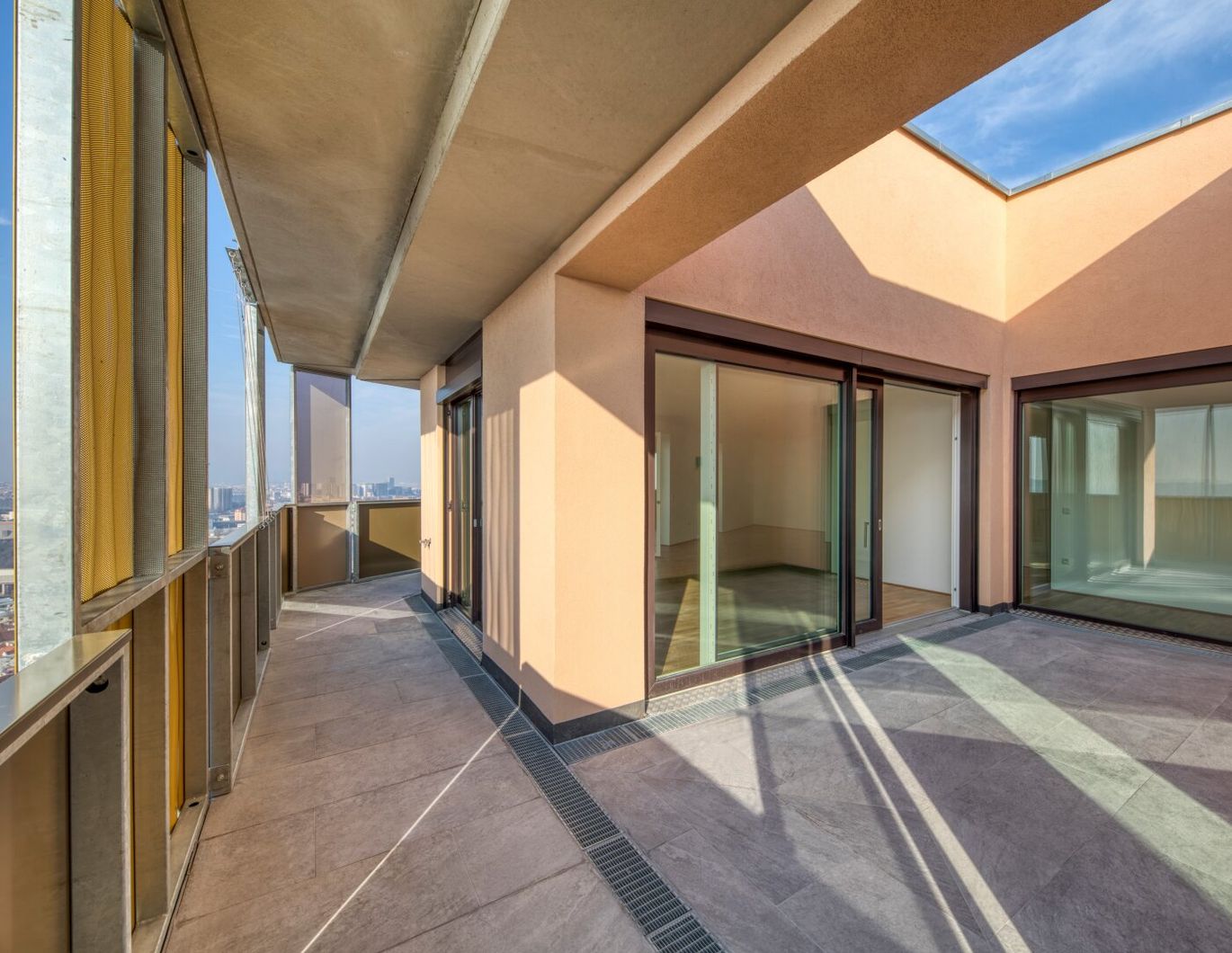 Skyline-Feeling im 34. Stock des Q-Tower mit Südwest-Ausrichtung