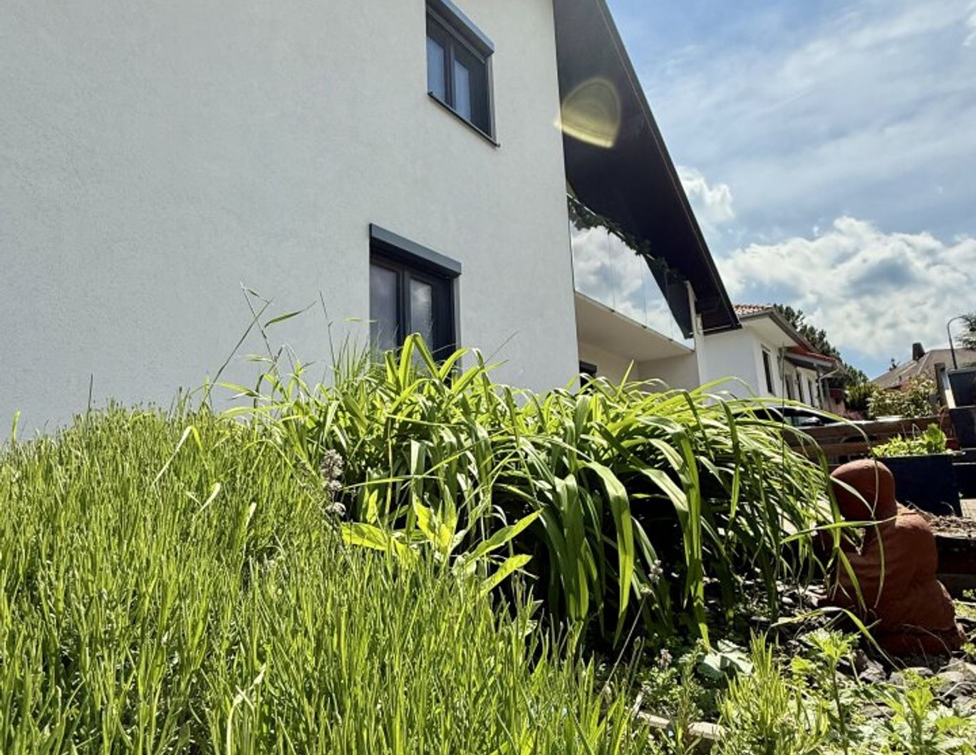Lebensqualität pur: Großzügiges Einfamilienhaus mit traumhafter Pool-Landschaft