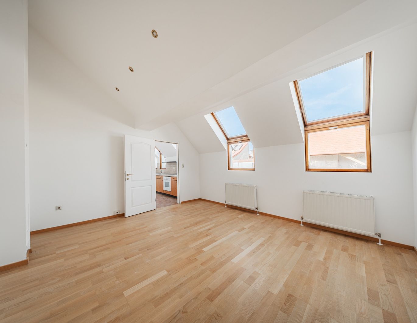 Kompakt & komfortabel - charmante Dachgeschoßwohnung mit Sonnenterrasse!