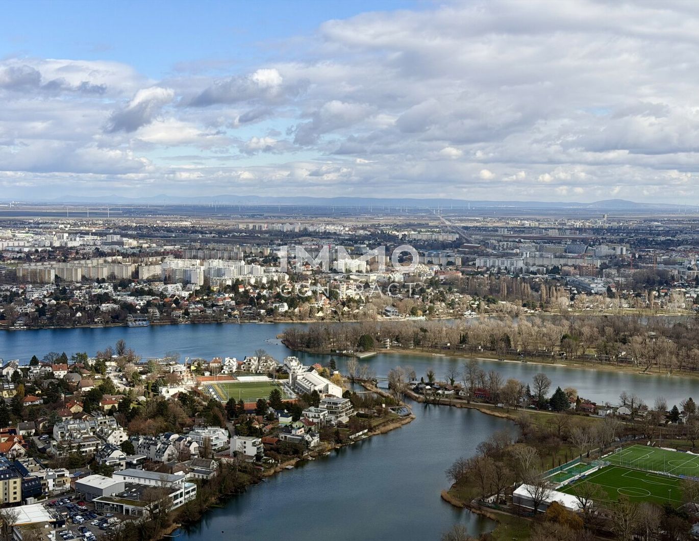 49. Etage: A Home between Sky & Water: DC2 Tower: U1 Donauinsel