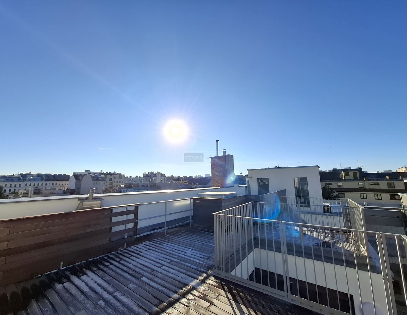 ERSTBEZUG beim Rochusmarkt: Neu sanierte Dachterrassen-Maisonette mit Panoramablick (LH32)