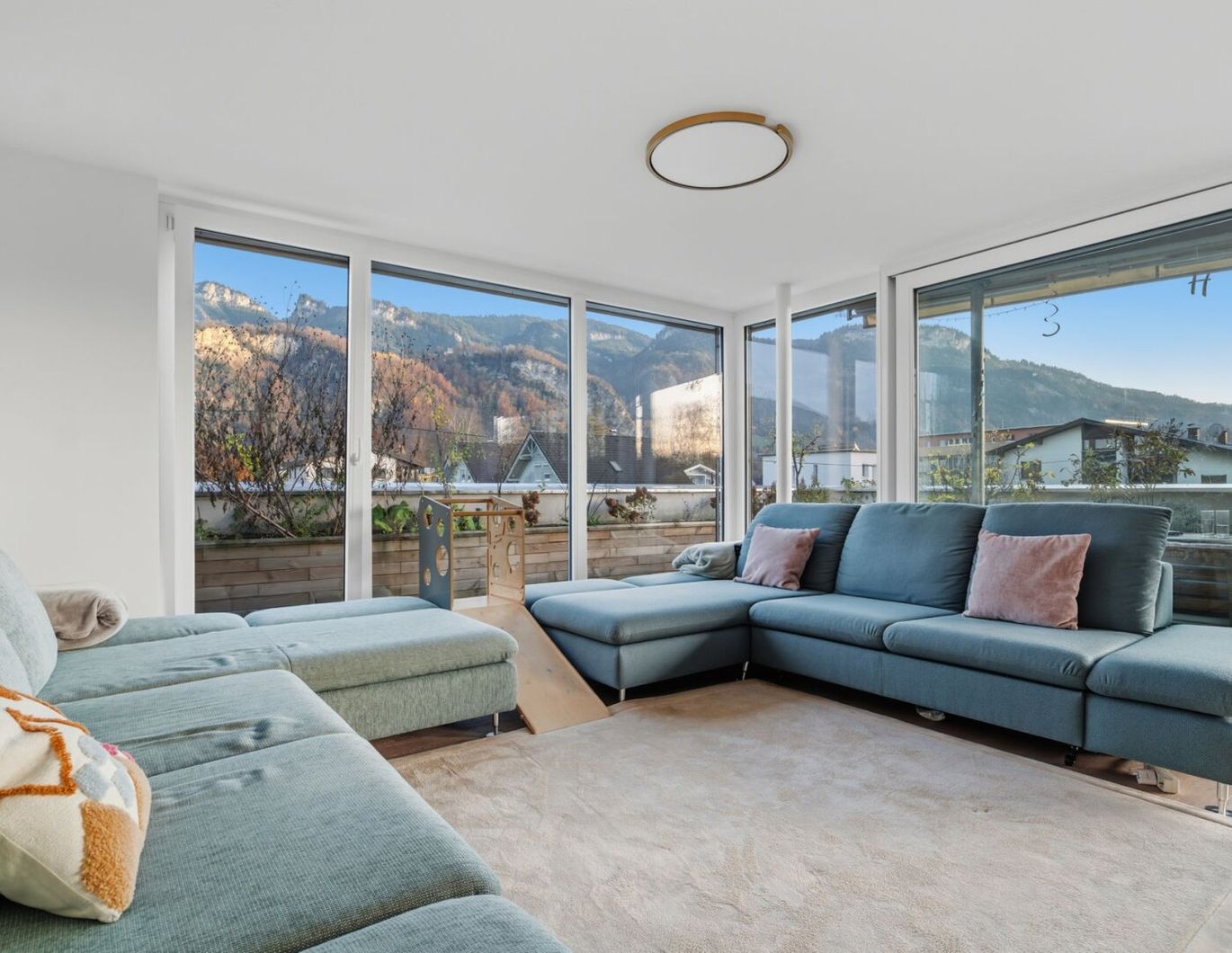 Hohenems: moderne Dachgeschosswohnung mit über 100m² Wohnfläche und ca. 90m² Terasse!