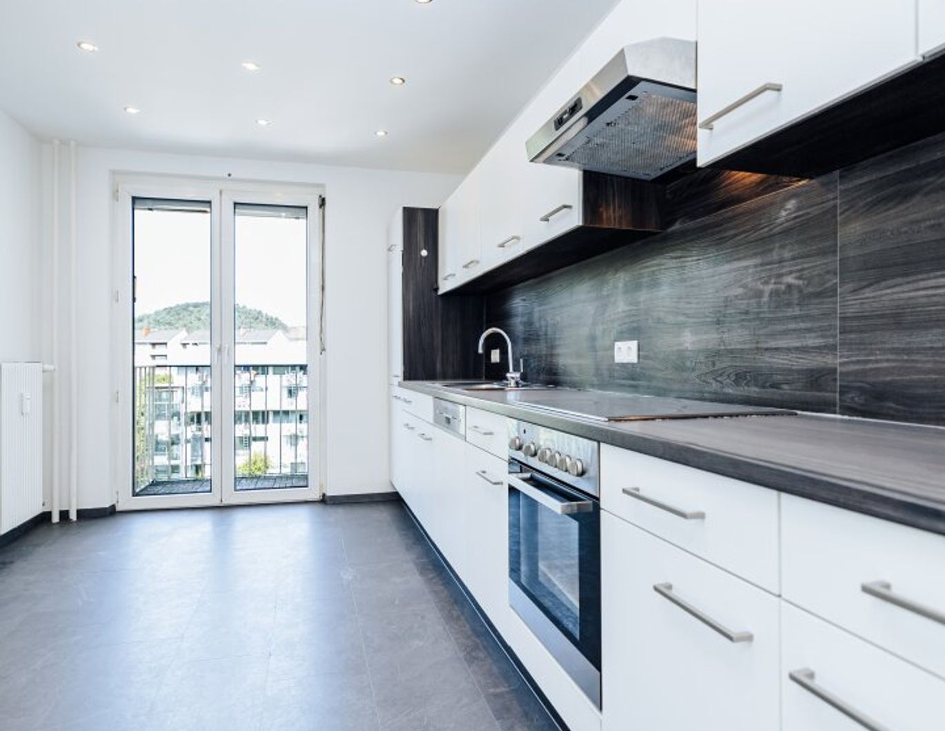 SONNIGE LOGGIA I KOMPLETT ERNEUERT I 3-ZIMMER-DOMIZIL I BESTE LAGE BEIM LEND I HELL & LUFTIG I RUHIGES WOHNEN I TIERFREUNDLICHES ZUHAUSE I PROJEKT WOHNEN I